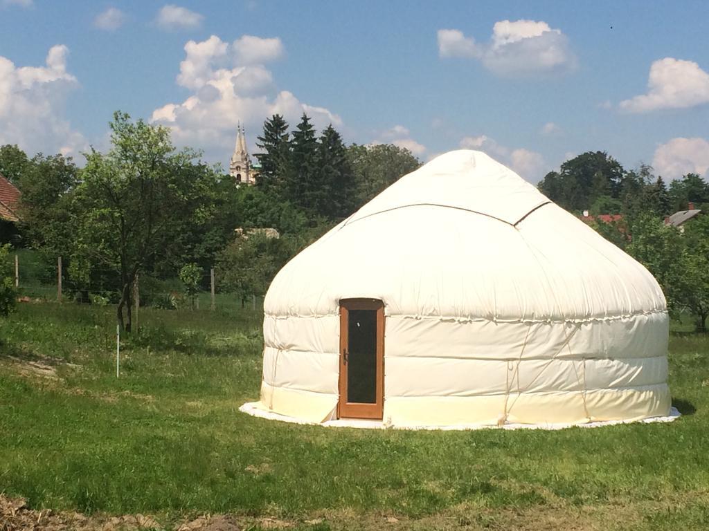 Bagolyvár Fogadó- Újfalusy Márton Vendégház Zirc Exterior foto