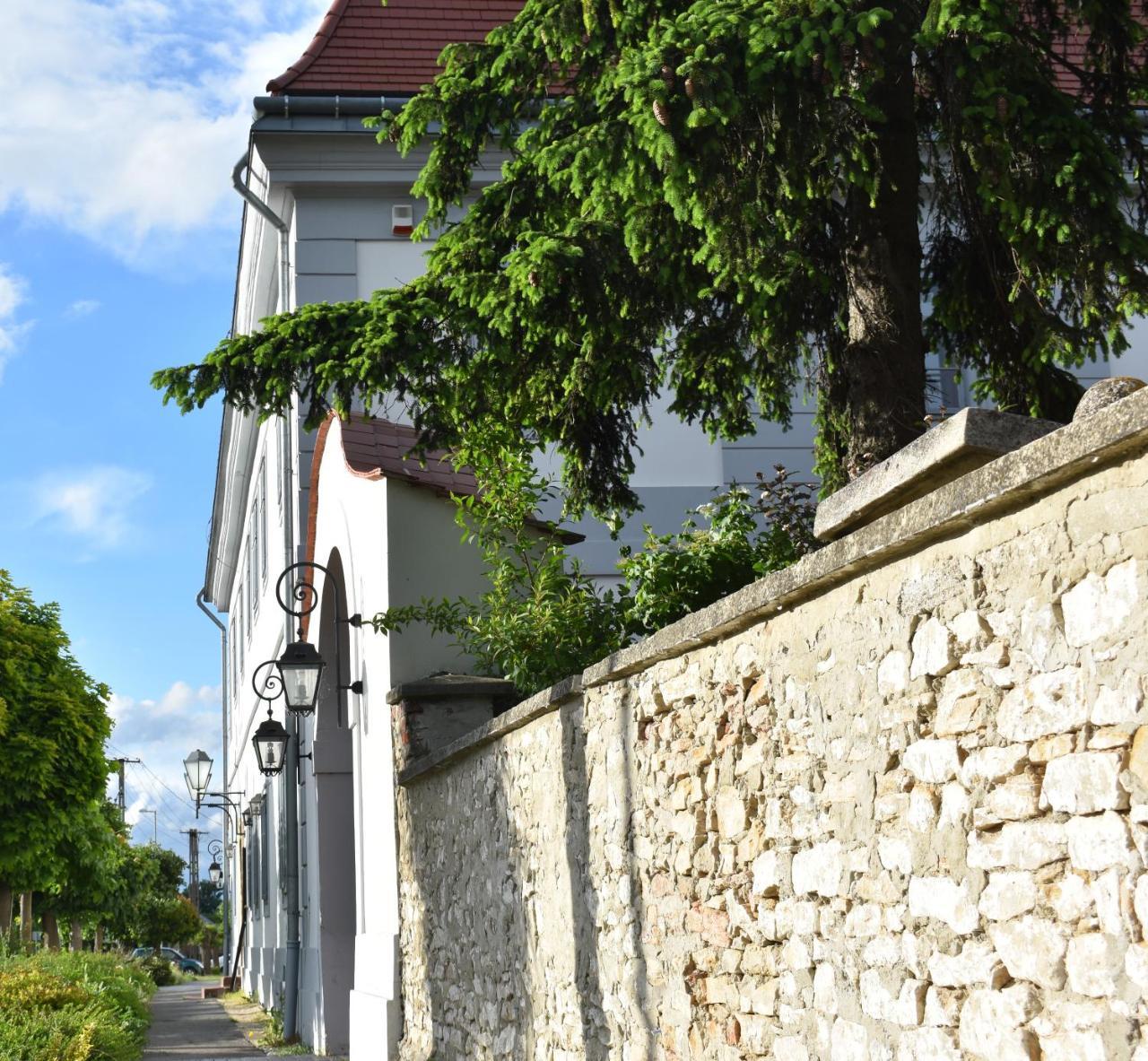 Bagolyvár Fogadó- Újfalusy Márton Vendégház Zirc Exterior foto